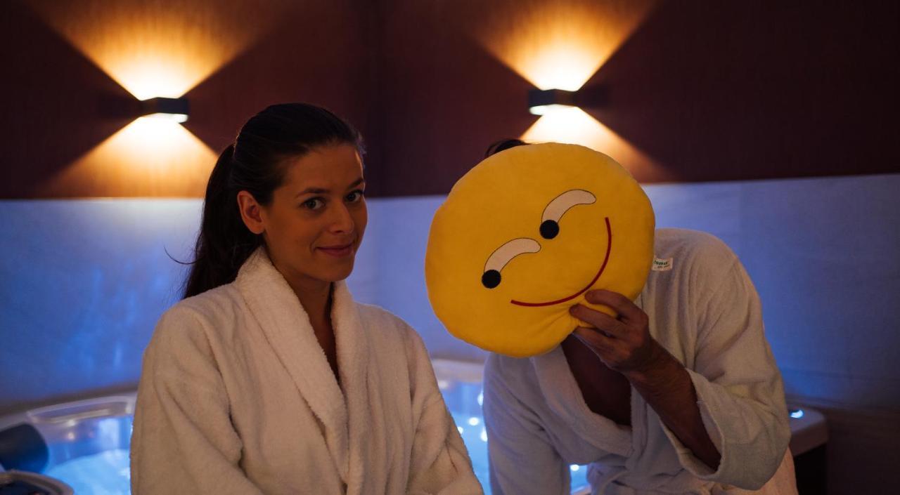 Wellness Relax - Luxusni Hotell Prag Exteriör bild