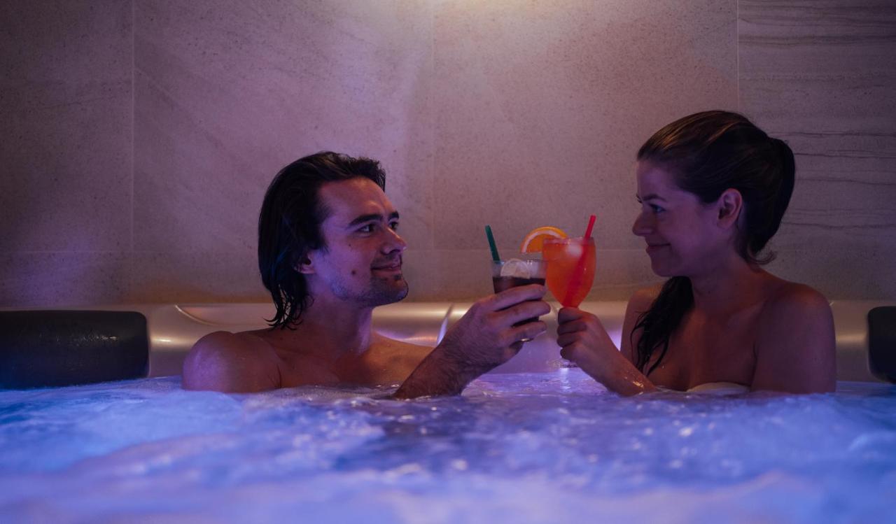 Wellness Relax - Luxusni Hotell Prag Exteriör bild
